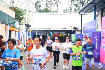 Photo HO CHI MINH CITY NIGHT RUN EXIMBANK 2026 - ff5865f42f9888fc767381efdb2c4d37.jpg