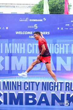 Photo HO CHI MINH CITY NIGHT RUN EXIMBANK 2026 - ff9ca7dabef64f02fdfe680937359311.jpg